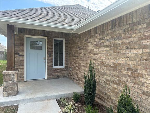 4th image of 944 SW 139th St