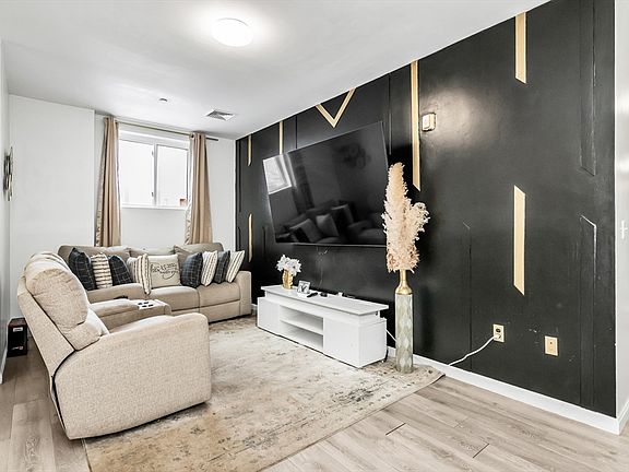 4th image of 202 Broadway #32