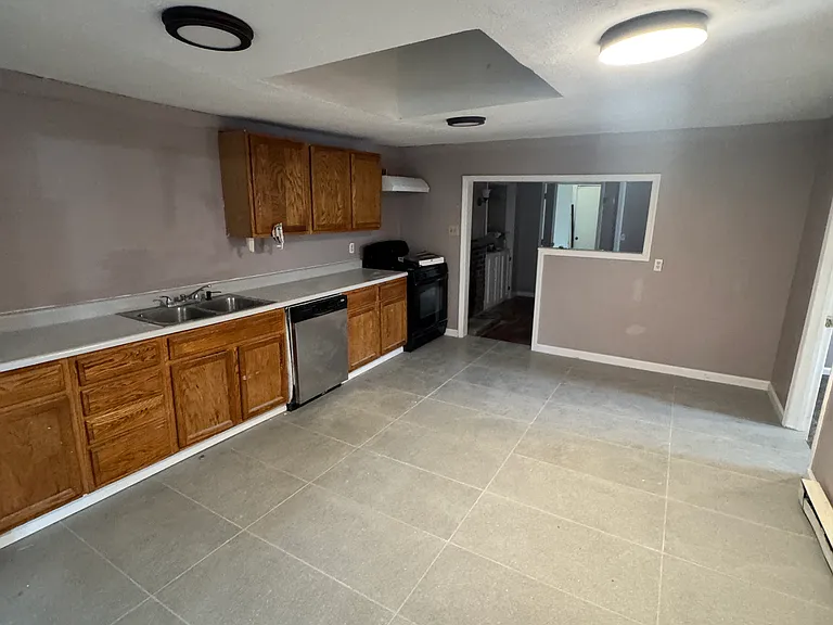 121 Adams St #2 — Photo 3