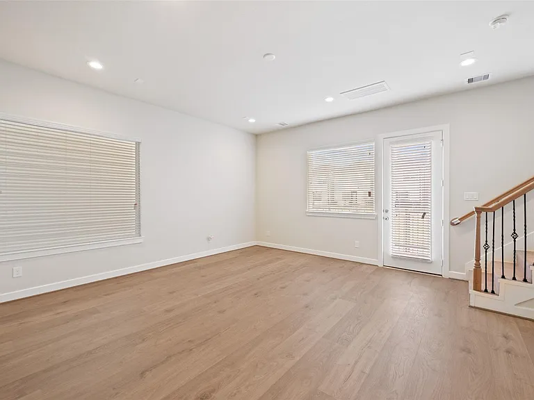 5910 Haring Ln — Photo 8