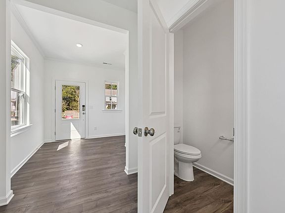 4th image of 513 Soar Ln
