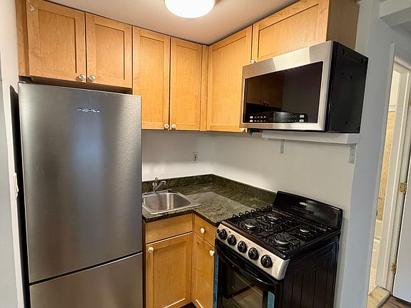 4th image of 216 E 28th St #1CR