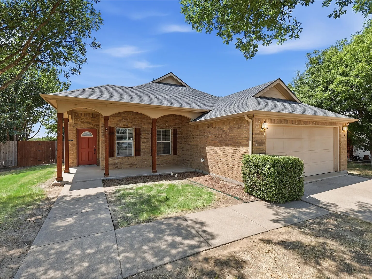 4 bed, 1750 sqft, $2,000 — Photo 3
