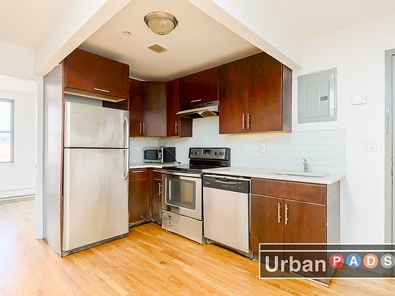 2nd image of 346 Grand St #3C3
