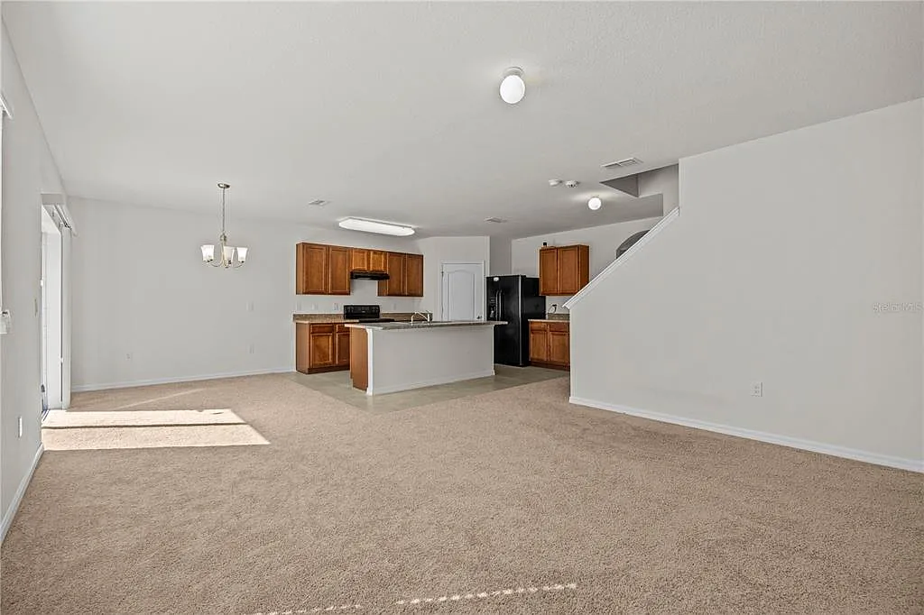4 bed, 2.5 bath, 2696 sqft, $2,400 — Photo 3