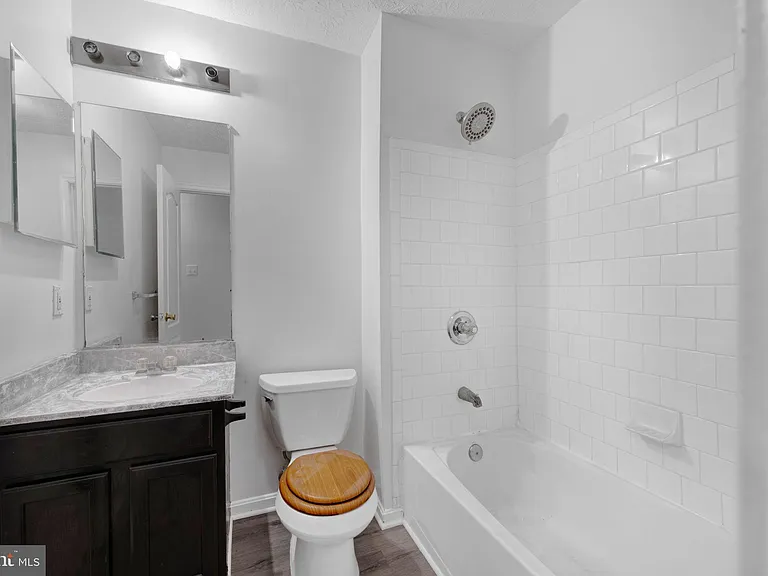 2406 Lemontree Ln — Photo 6