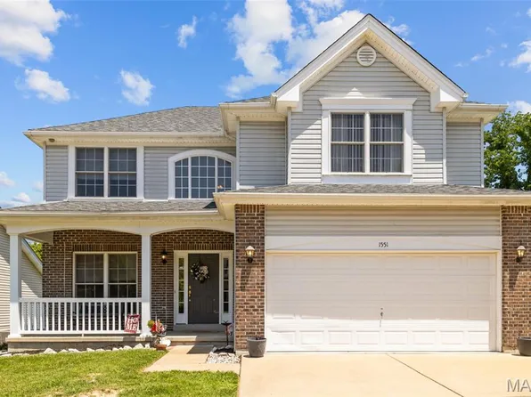 1551 Laurel Bluffs Dr, Hazelwood, MO 63042