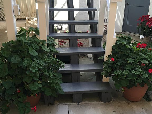 3rd image of 415 1/2 Poinsettia Ave