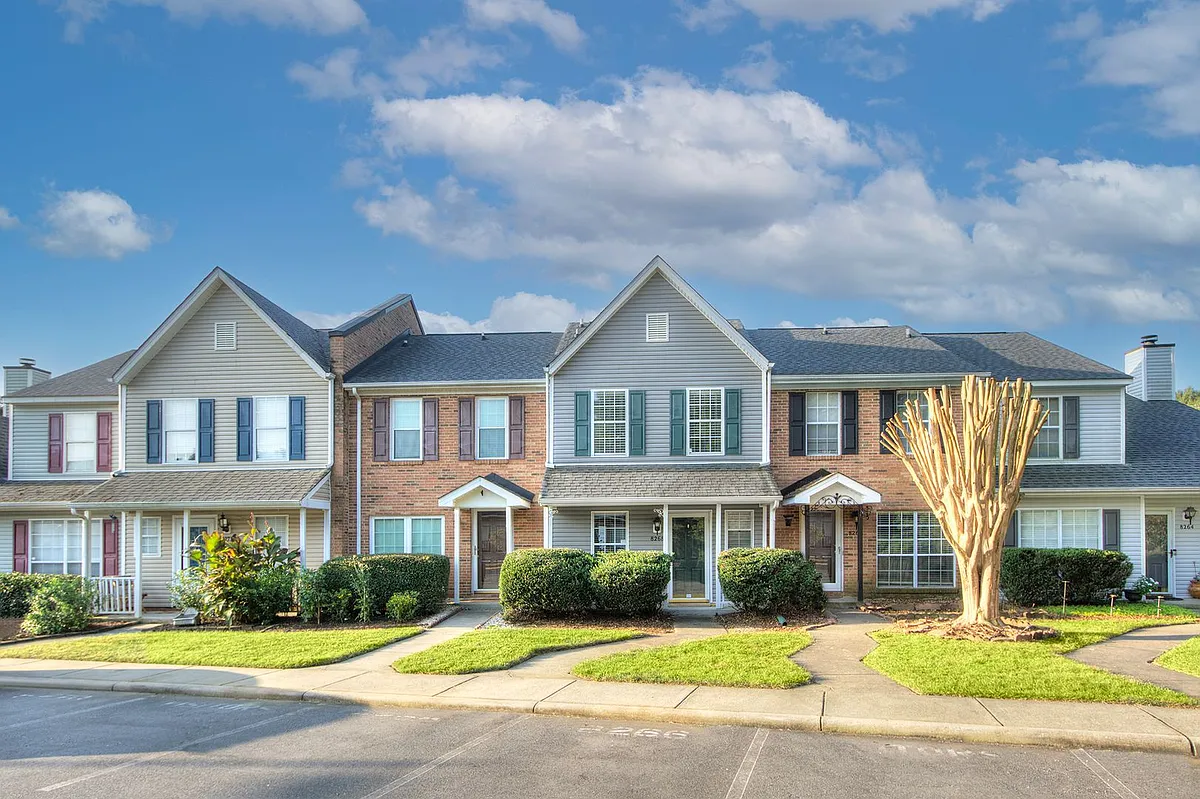 Building Photo - 8268 Golf Ridge Dr