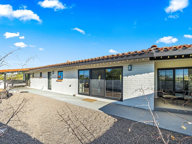 2640 E Camino La Zorrela — Photo 34