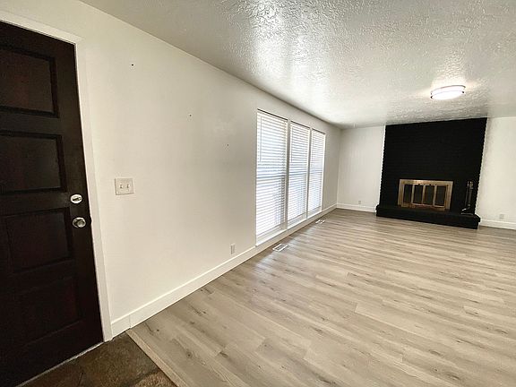 3rd image of 3911 S Minuteman Way