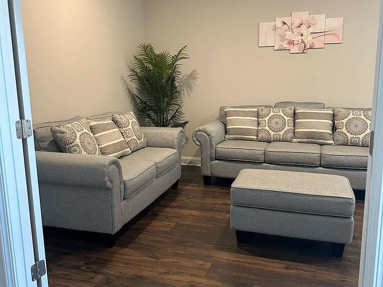 4428 Vernon St NW #9 — Photo 4