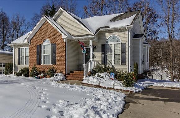 1st image of 615 Fernway Dr