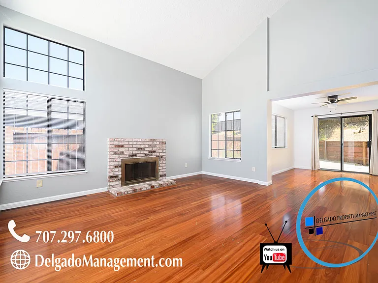 337 Seahorse Dr — Photo 2