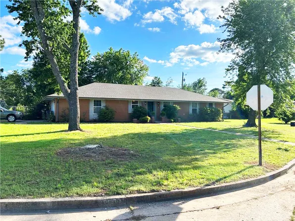 2000 W Magnolia St, Rogers, AR 72758