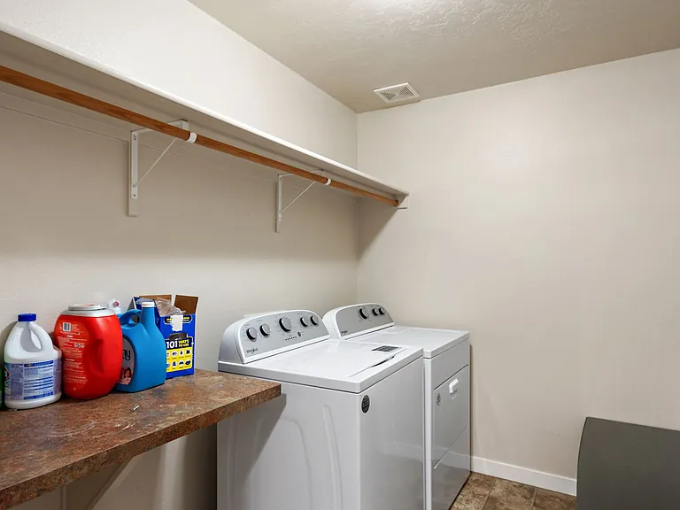 663 W Archerfield St — Photo 17