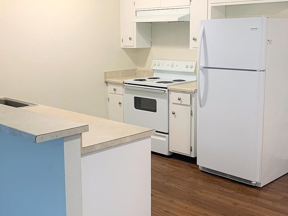 Unit 15 - Bright Updated Kitchen