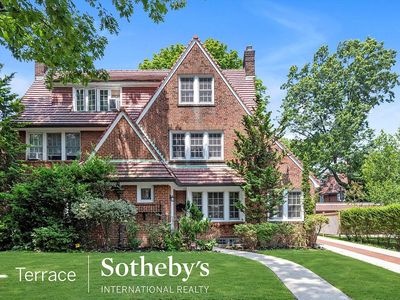 23 Ascan Ave, Forest Hills Gardens, NY, 11375