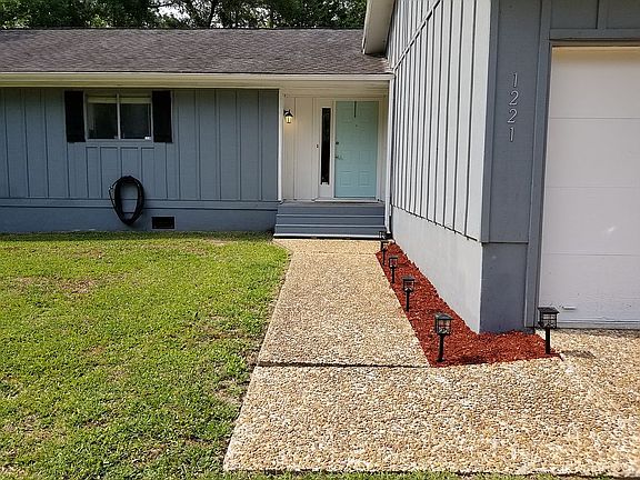 3rd image of 1221 Chisholm Trl