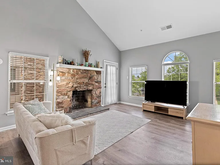 206 Remington Ct — Photo 4