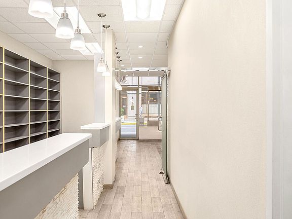 4th image of 5 E 44th St APT Penthouse