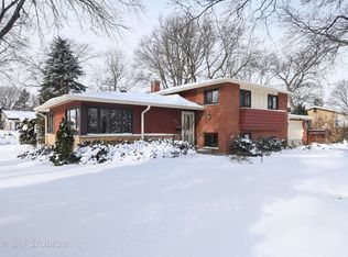 2400 Greenfield Dr, Glenview, IL
