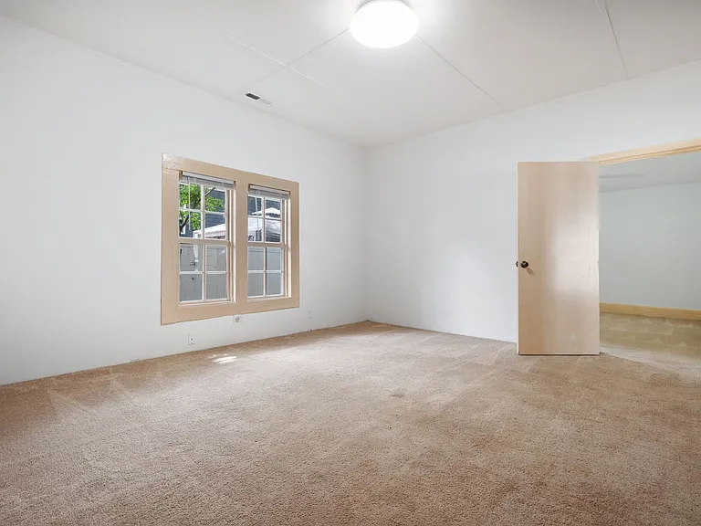 706 N White St — Photo 5