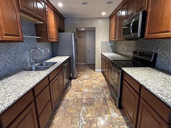 4th image of 3636 Sumner Ave