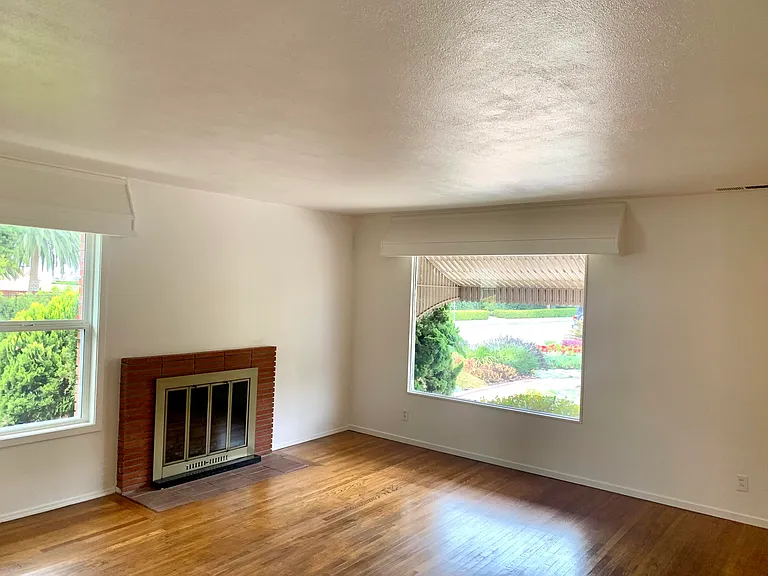 1426 Shoreline Dr — Photo 3