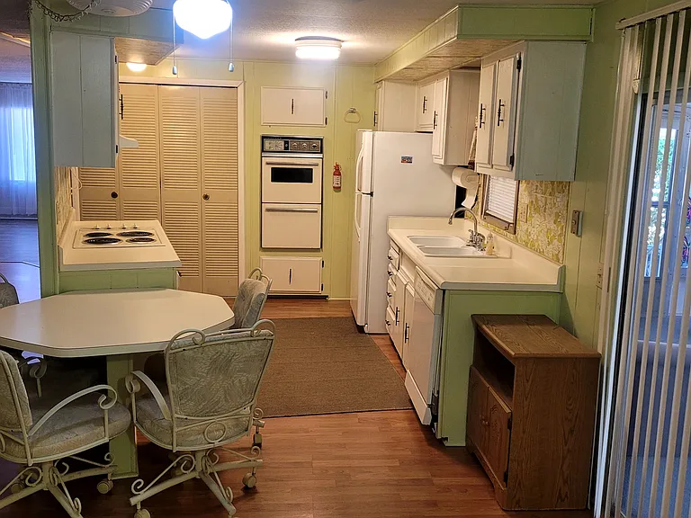 12106 Sara St — Photo 3