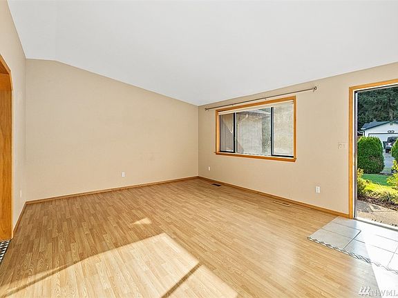 5th image of 5136 Tri Lake Dr SE