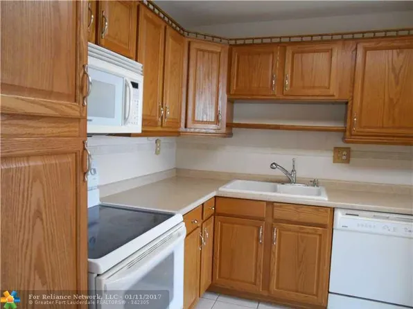 2751 Taft St APT 311, Hollywood, FL 33020