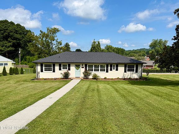 2nd image of 3729 Lucinda Dr