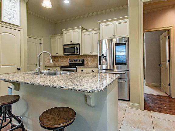 4th image of 110 Braxton Dr