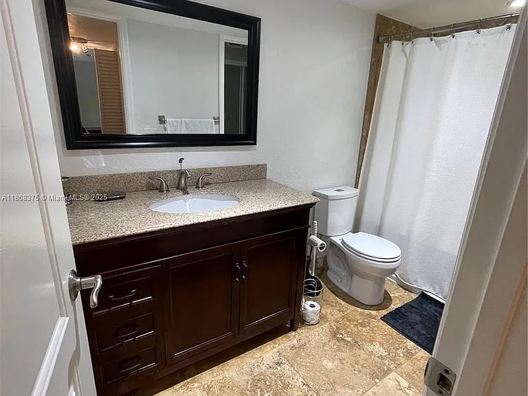 410 SE 2nd St #422 — Photo 15