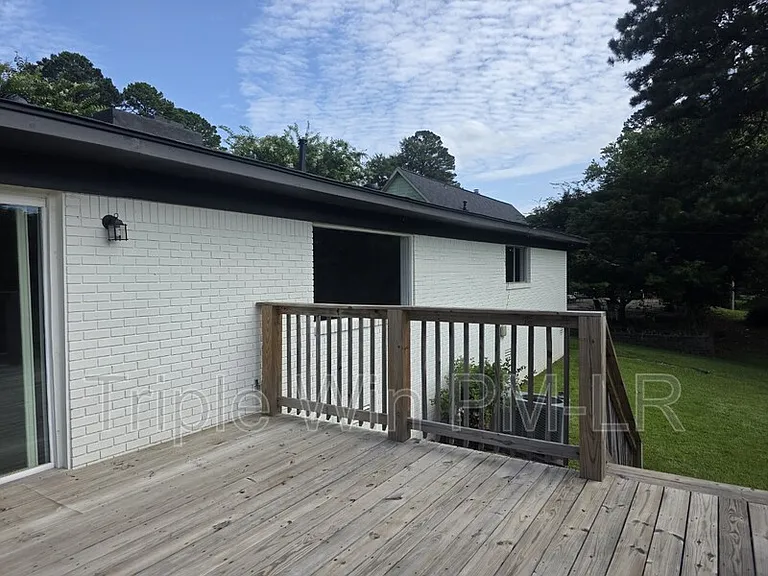 1908 E Lakeview — Photo 28