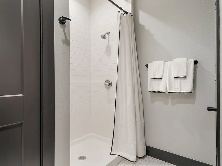 One Eleven Greenwood - Save Up to $500 OFF Your 1st Month's Rent! Move-In Deadlines Apply, Apply ... — Photo 15