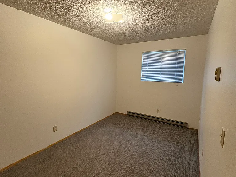1415 S. Hawthorne Dr. Apartments — Photo 10