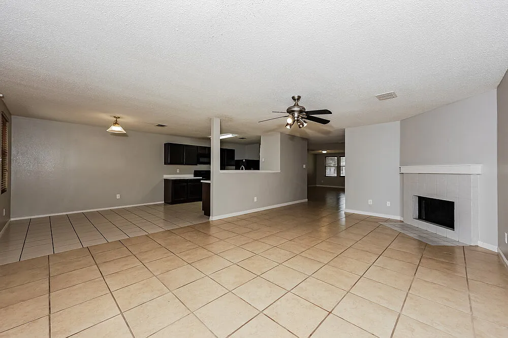4 bed, 2.0 bath, 2194 sqft, $2,510 — Photo 4