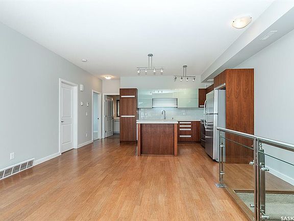 5th image of 1015 Patrick Cres #502