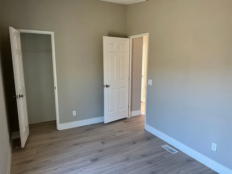 7095 Carolyn Ave — Photo 8