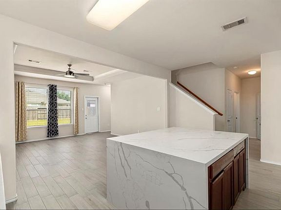 4th image of 1102 Larkfield Dr