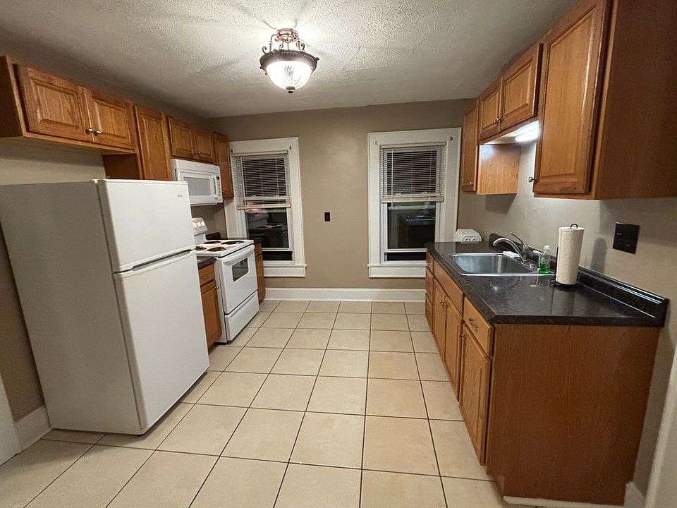 1st image of 904 W Lackawanna Ave Unit 2
