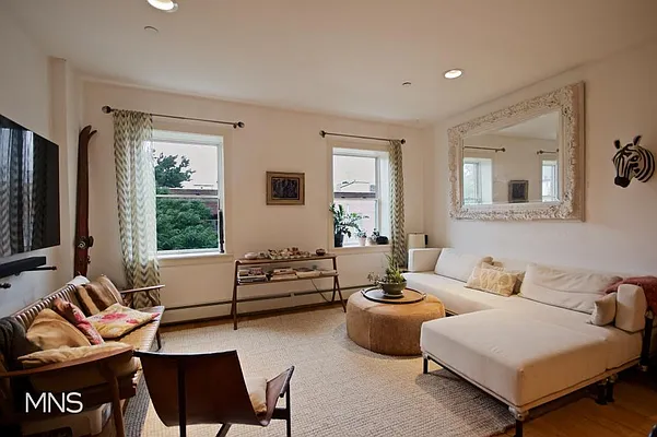 Rented by MNS | media 18