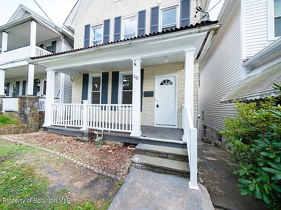 3rd image of 542 N Lincoln Ave