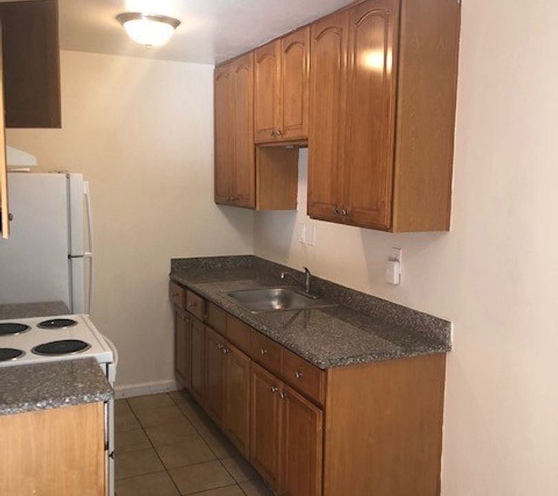 2nd image of 624 Sycamore St #103
