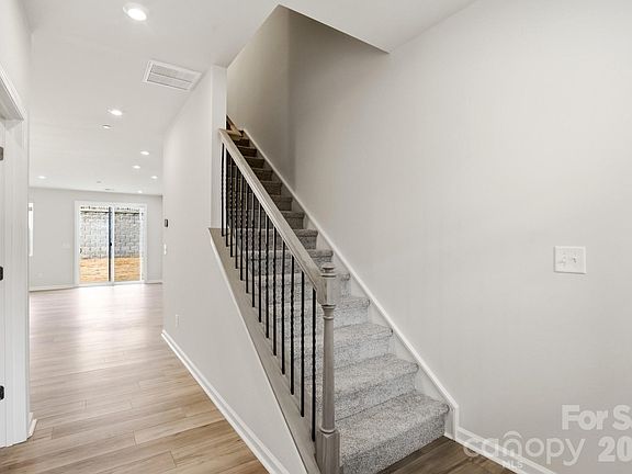 3rd image of 2525 Hedgecliff Rd