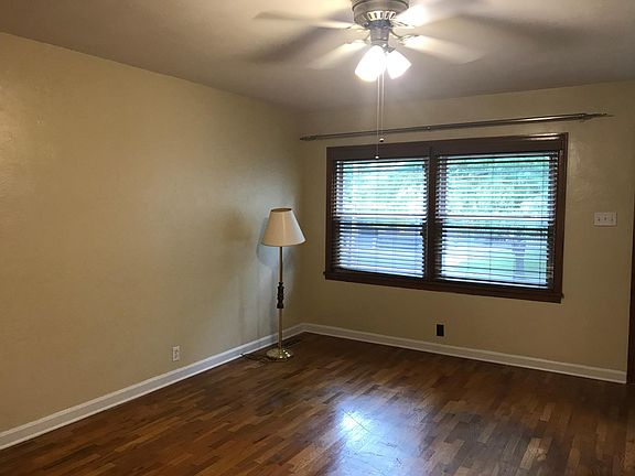 3rd image of 366 N Park Ave