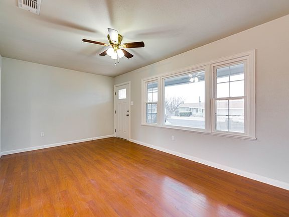3rd image of 2718 S Colonial Dr
