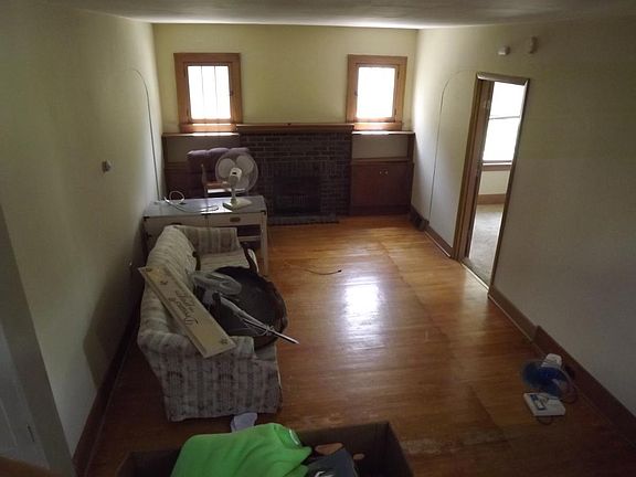 Living Room with fireplace